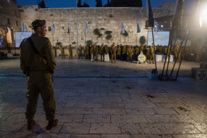 טירונות טירונים לוחמים בחטיבת בכפיר כפיר בטקס טקס בכותל כותל 2 כבד מדי