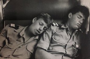 תופסים שנת יופי רכבת