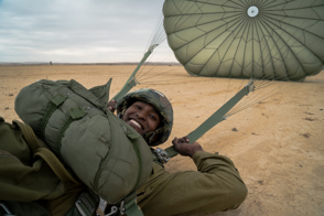 באנר עובדות צנחנים